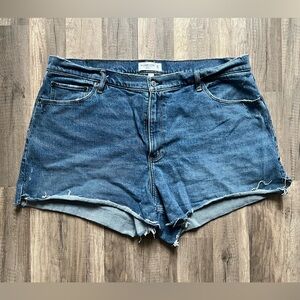 Abercrombie & Fitch Woman’s Curve Love The 4’’ Mom Short High Rise Shorts 35/20